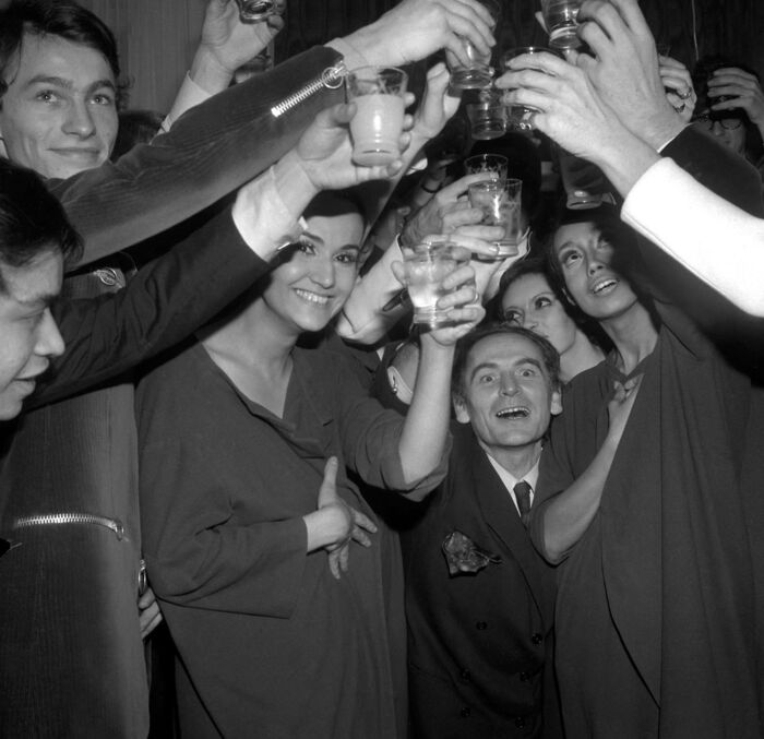 Champagne i Paris til Pierre Cardins forårs - og sommerkollektion i januar 1967. Arkivfoto: AFP, Scanpix
